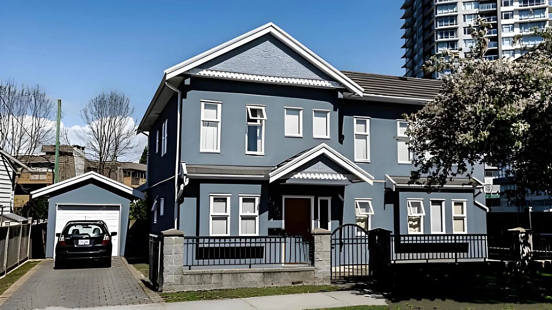 Two Bedrooms- A Warm House Vancouver